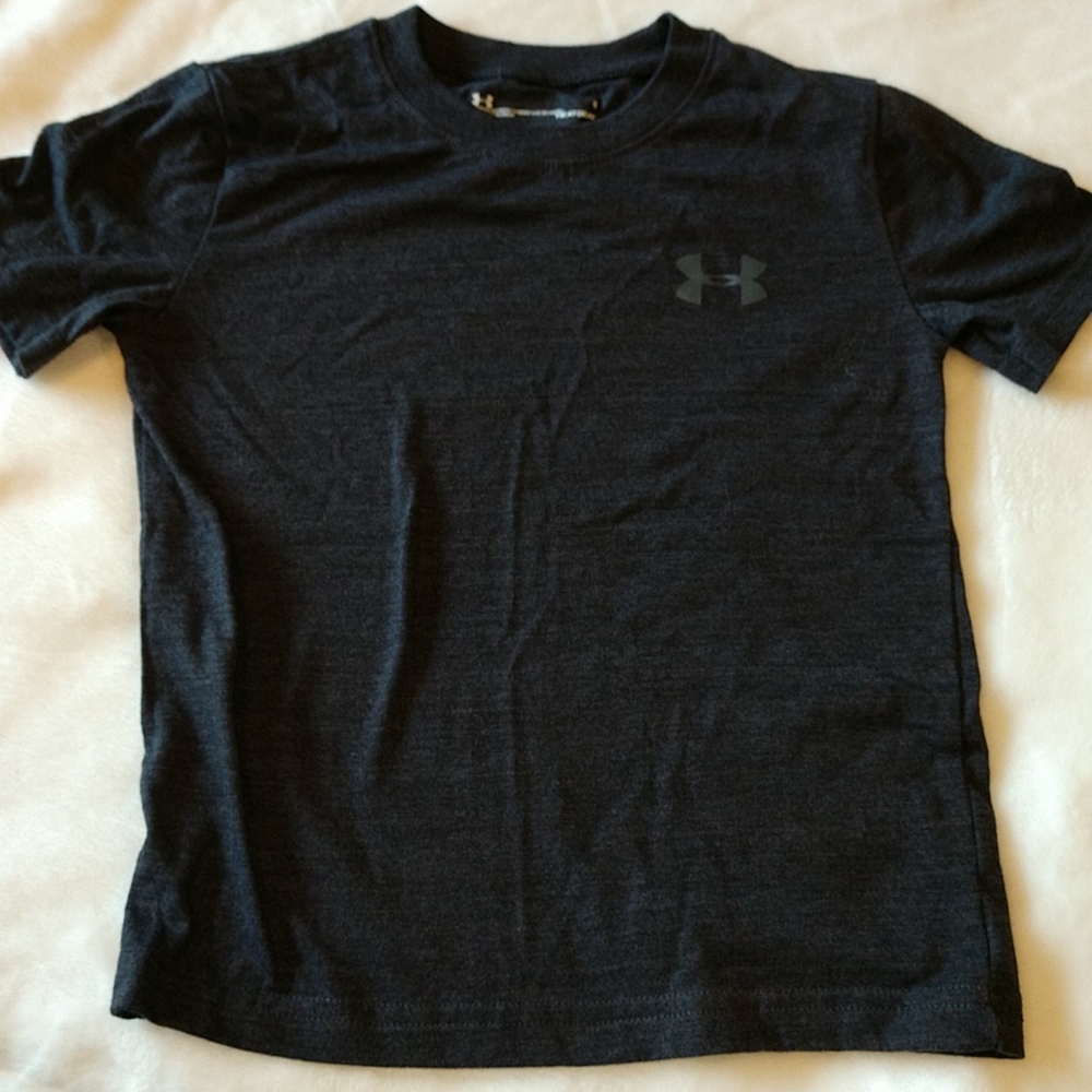 Boys Under Armour t-shirt size 5